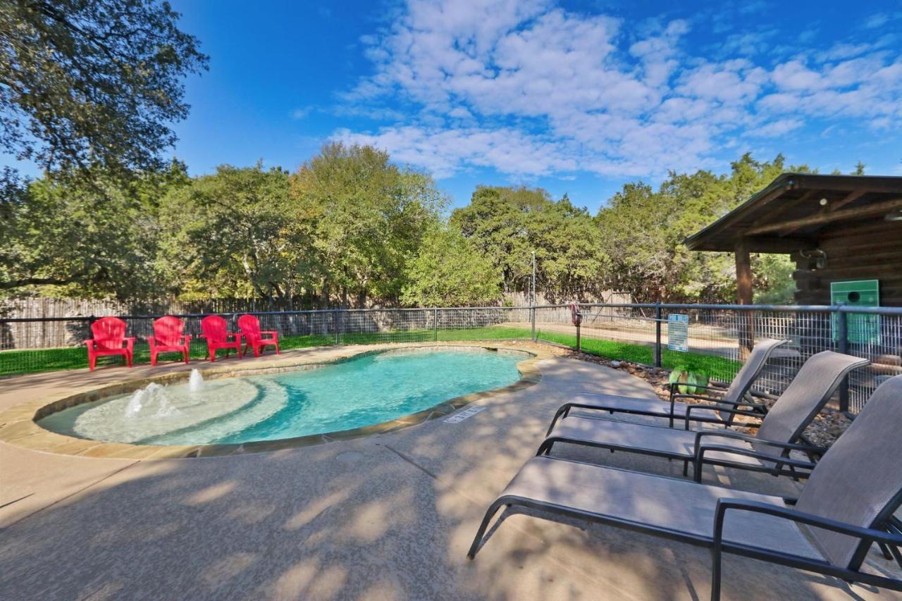 Wimberley Log Cabins Resort And Suites- The Oak Lodge Exterior photo