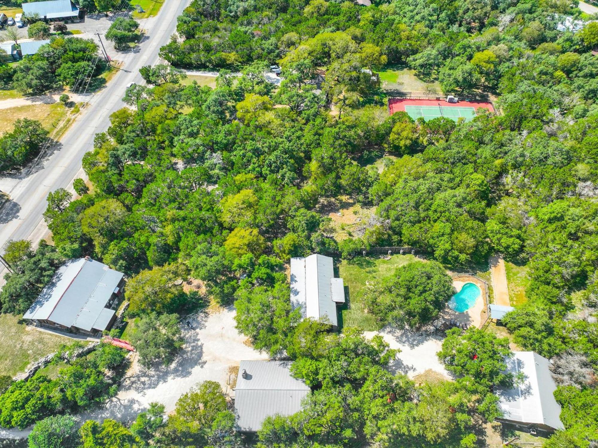 Wimberley Log Cabins Resort And Suites- The Oak Lodge Exterior photo