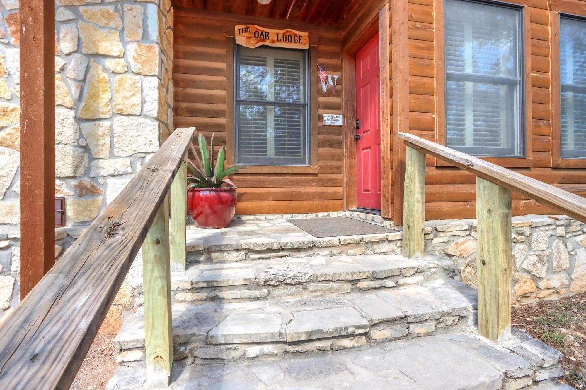 Wimberley Log Cabins Resort And Suites- The Oak Lodge Exterior photo
